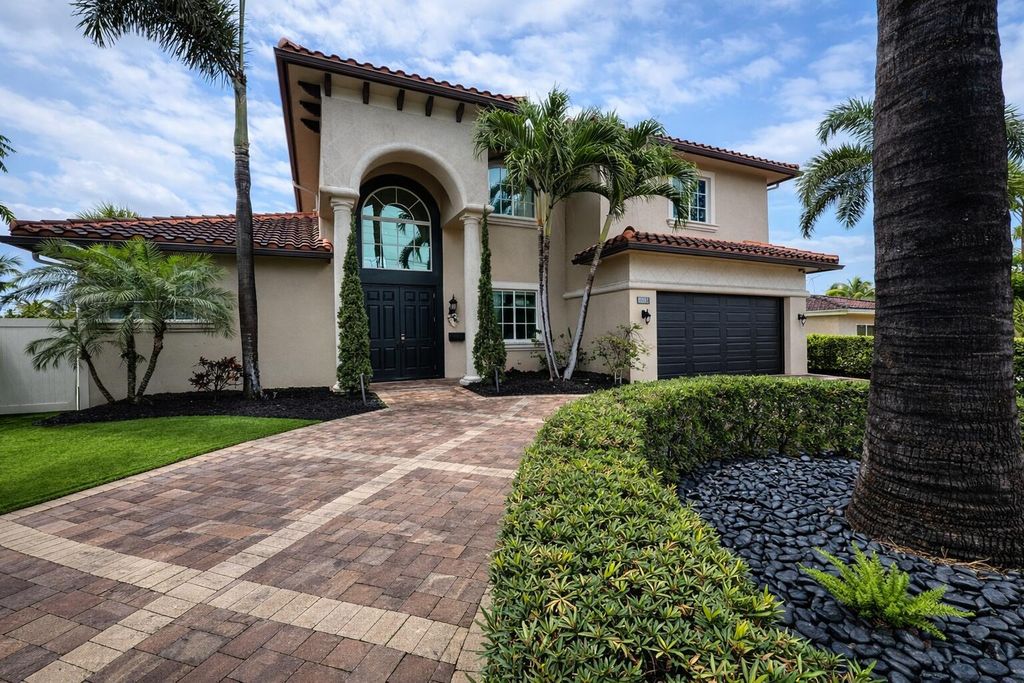 Photo of 2461 SE 10th Street, Pompano Beach, FL 33062 (MLS # B26000146)