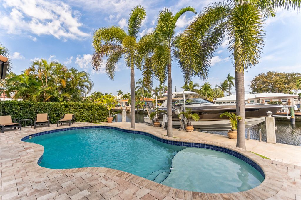 Photo of 2461 SE 10th Street, Pompano Beach, FL 33062 (MLS # B26000146)