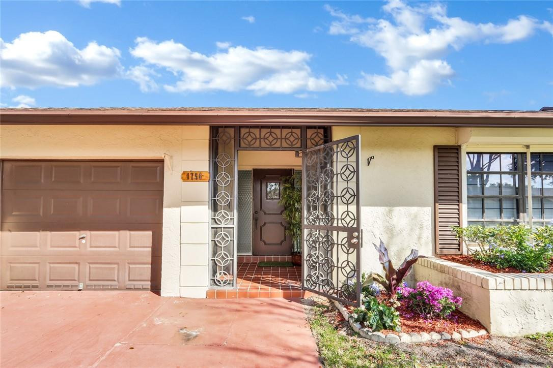 The Meadows Of Crystal La - Residential