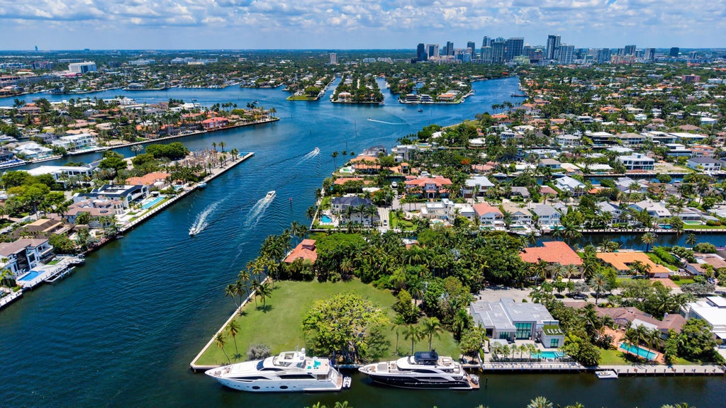 Photo of 1000 Riviera Isle Drive, Fort Lauderdale, FL 33301 (MLS # B26042914)