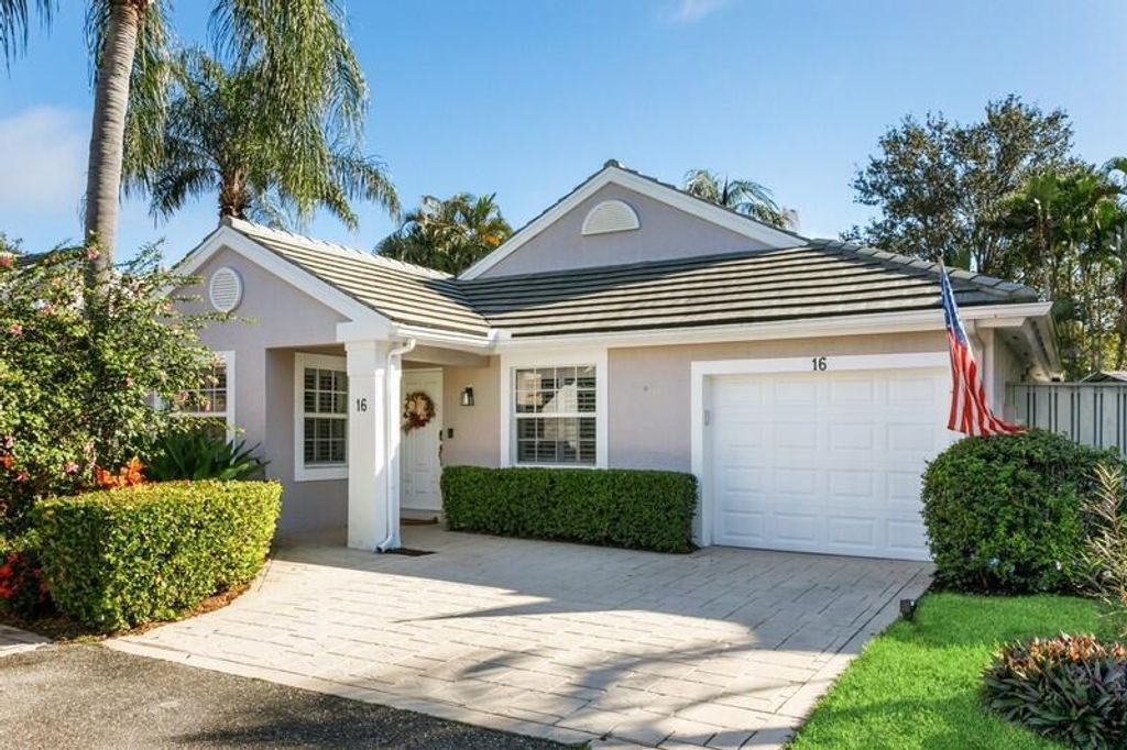 Photo of 16 Admirals Court, Palm Beach Gardens, FL 33418 (MLS # R10758448)