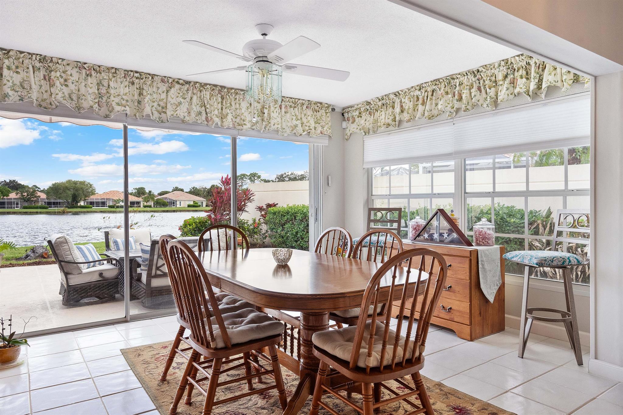 DOUBLE TREE - Residential