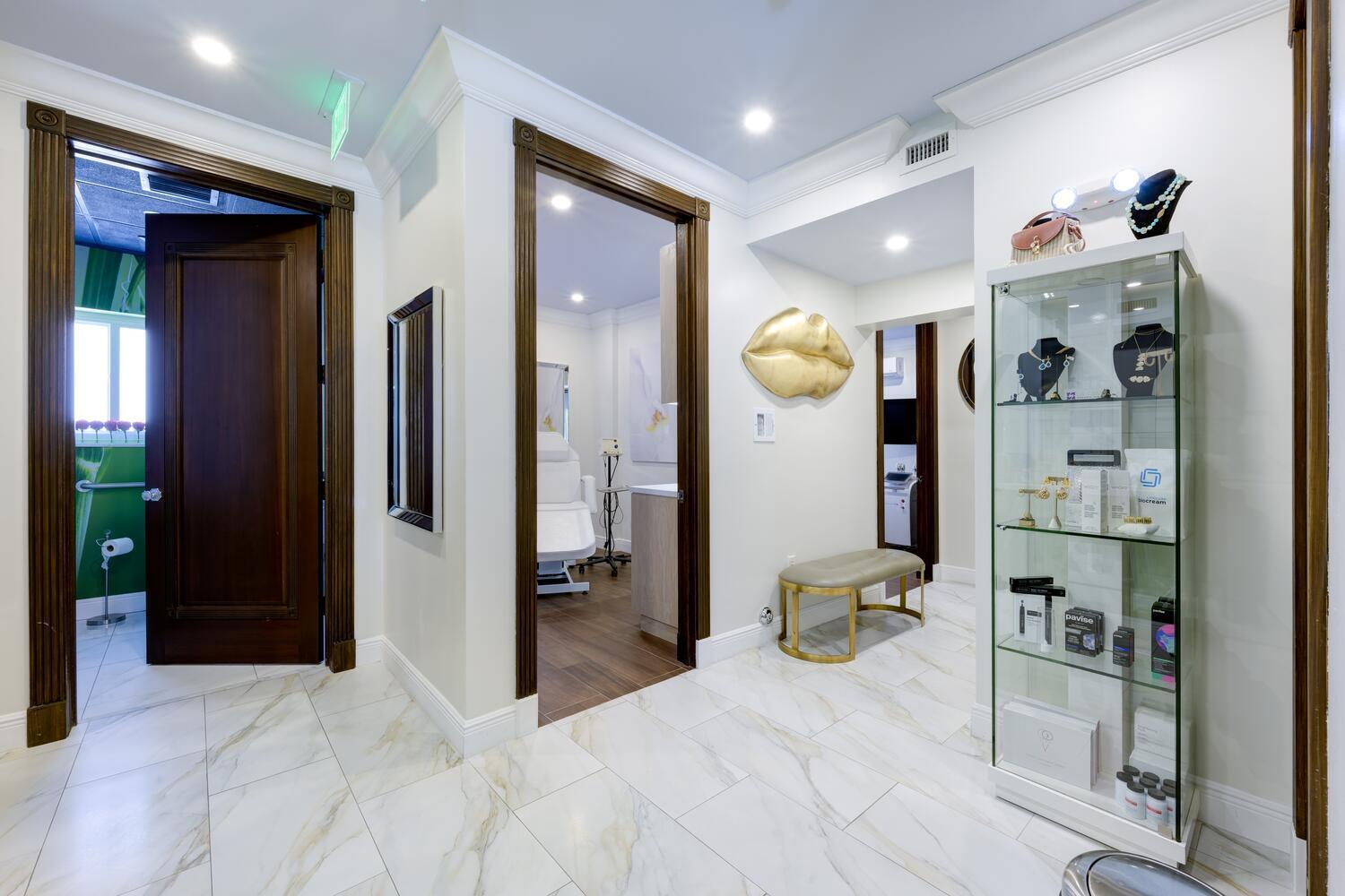 249 Peruvian Avenue 1811