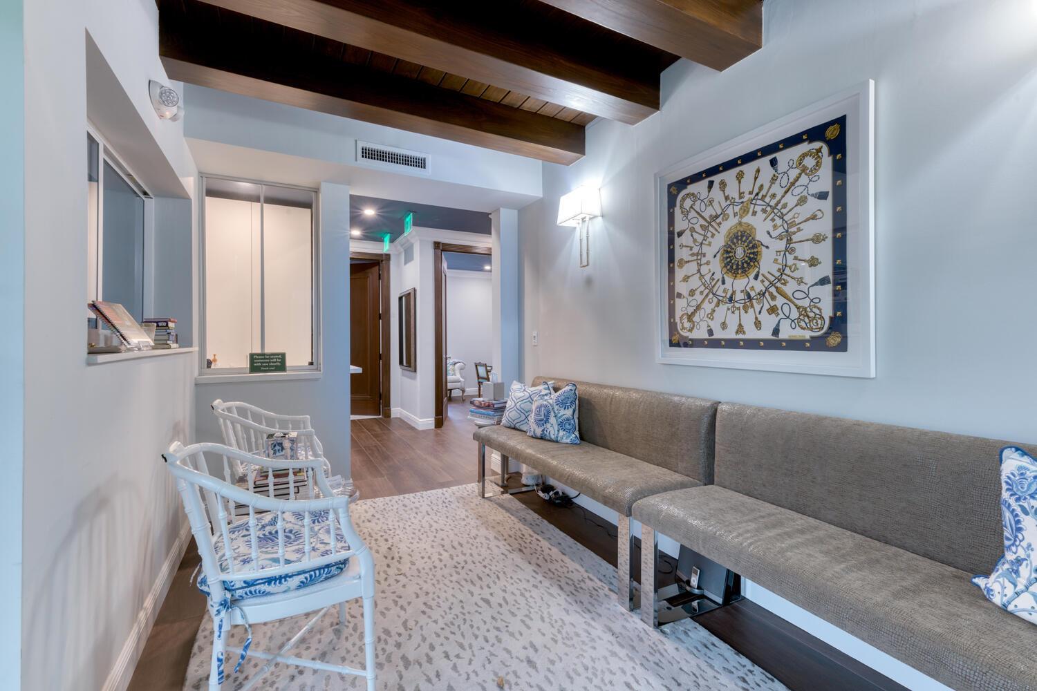 249 Peruvian Avenue 1811