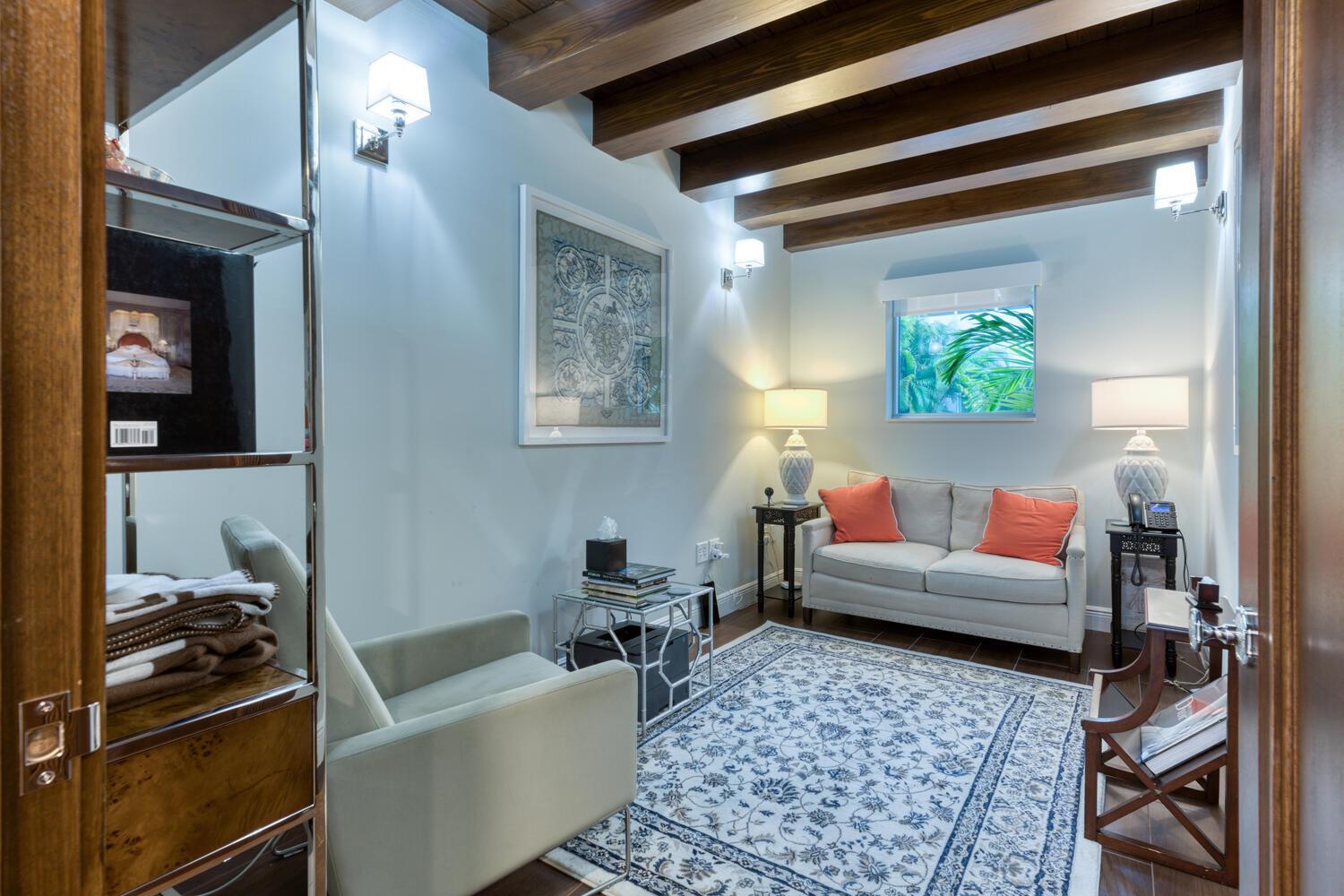 249 Peruvian Avenue 1811