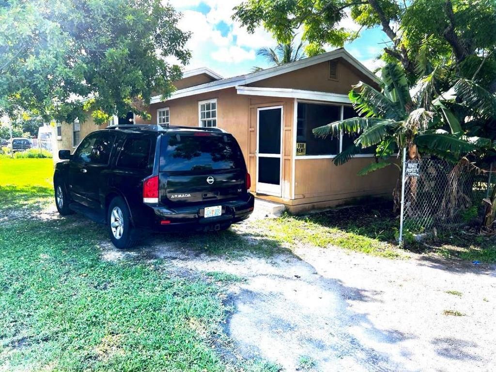 Photo of 125 SW 11th Avenue, South Bay, FL 33493 (MLS # R10895883)