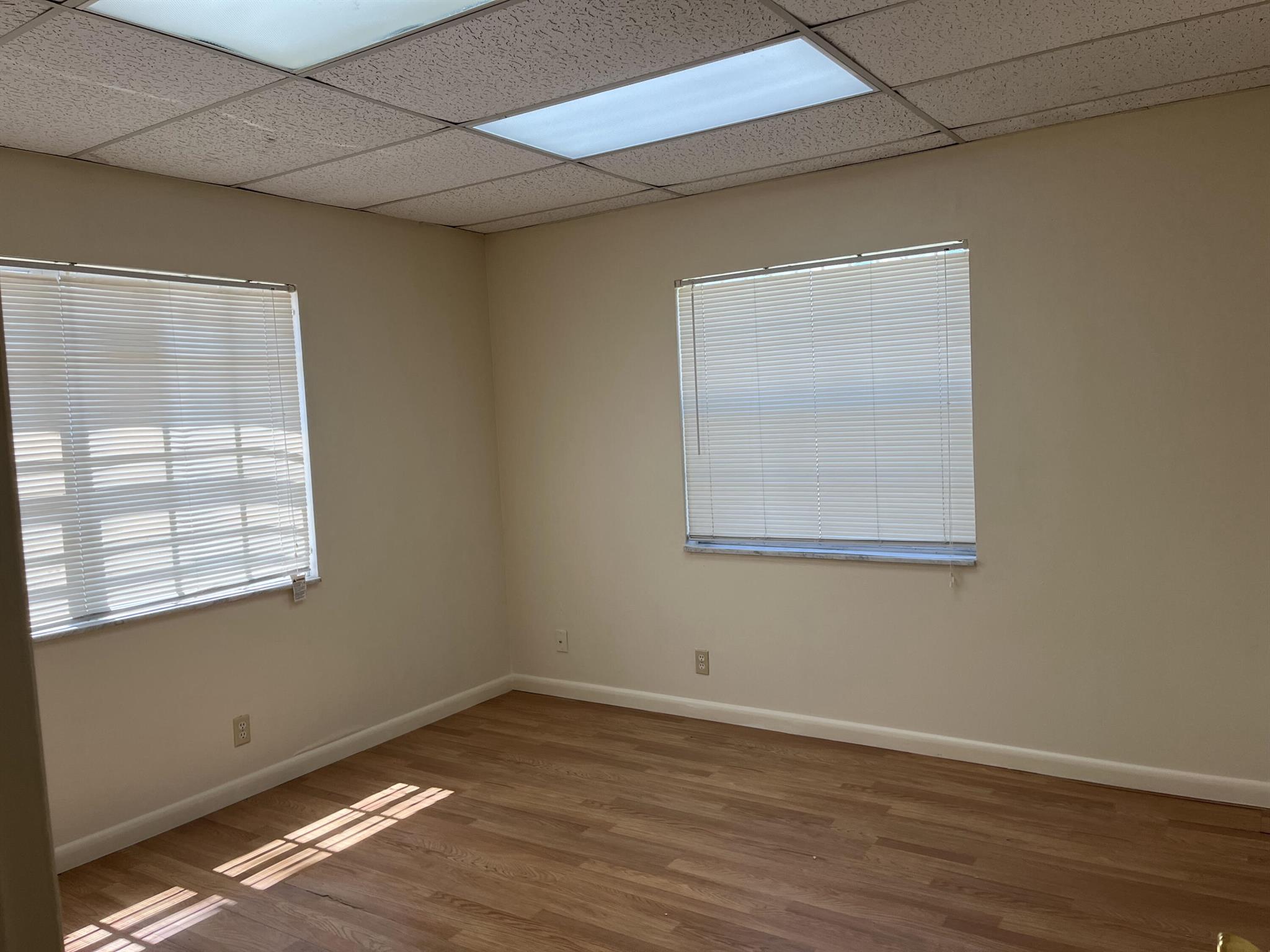 SAUNDERS - Commercial Lease