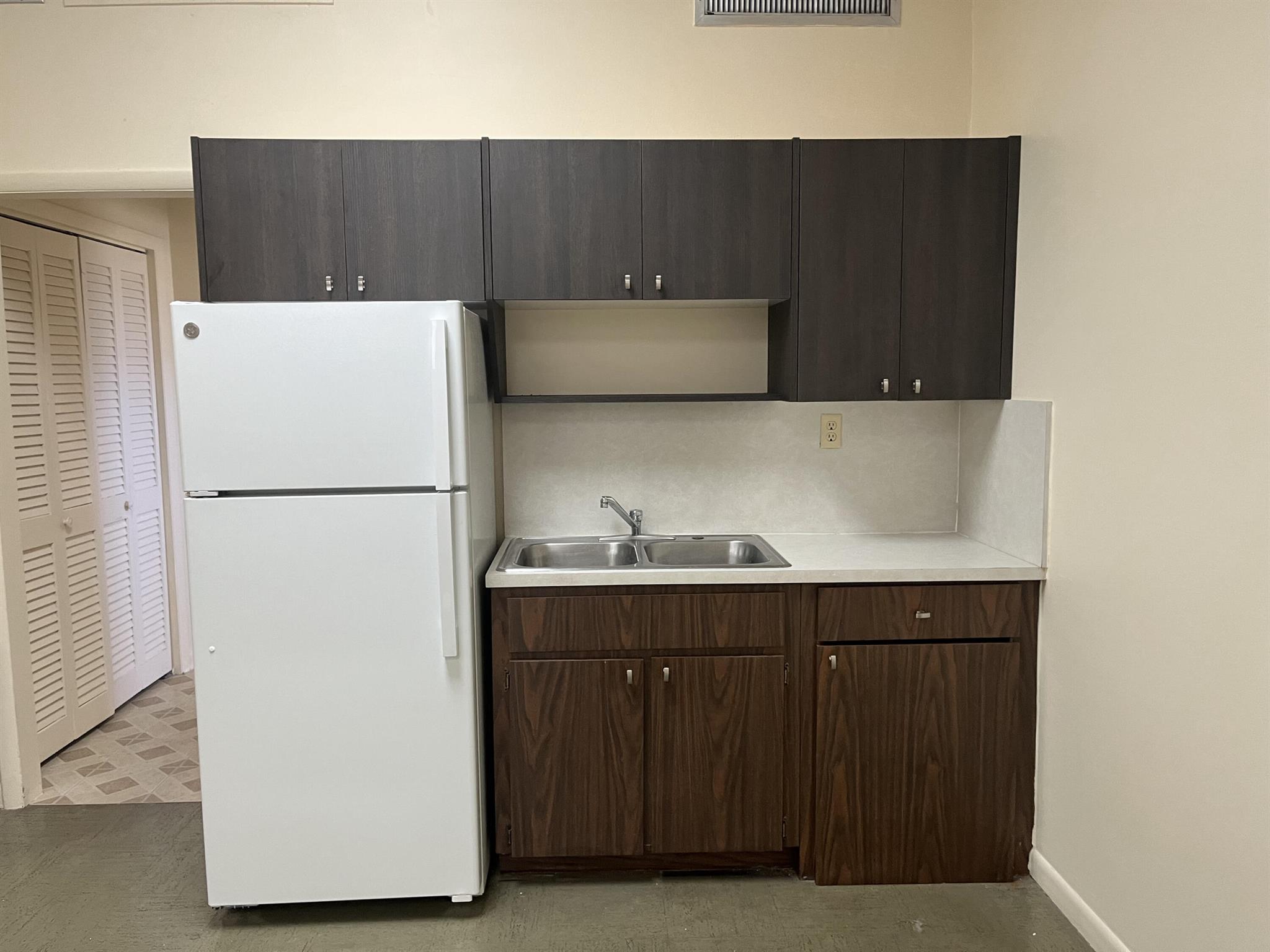 SAUNDERS - Commercial Lease