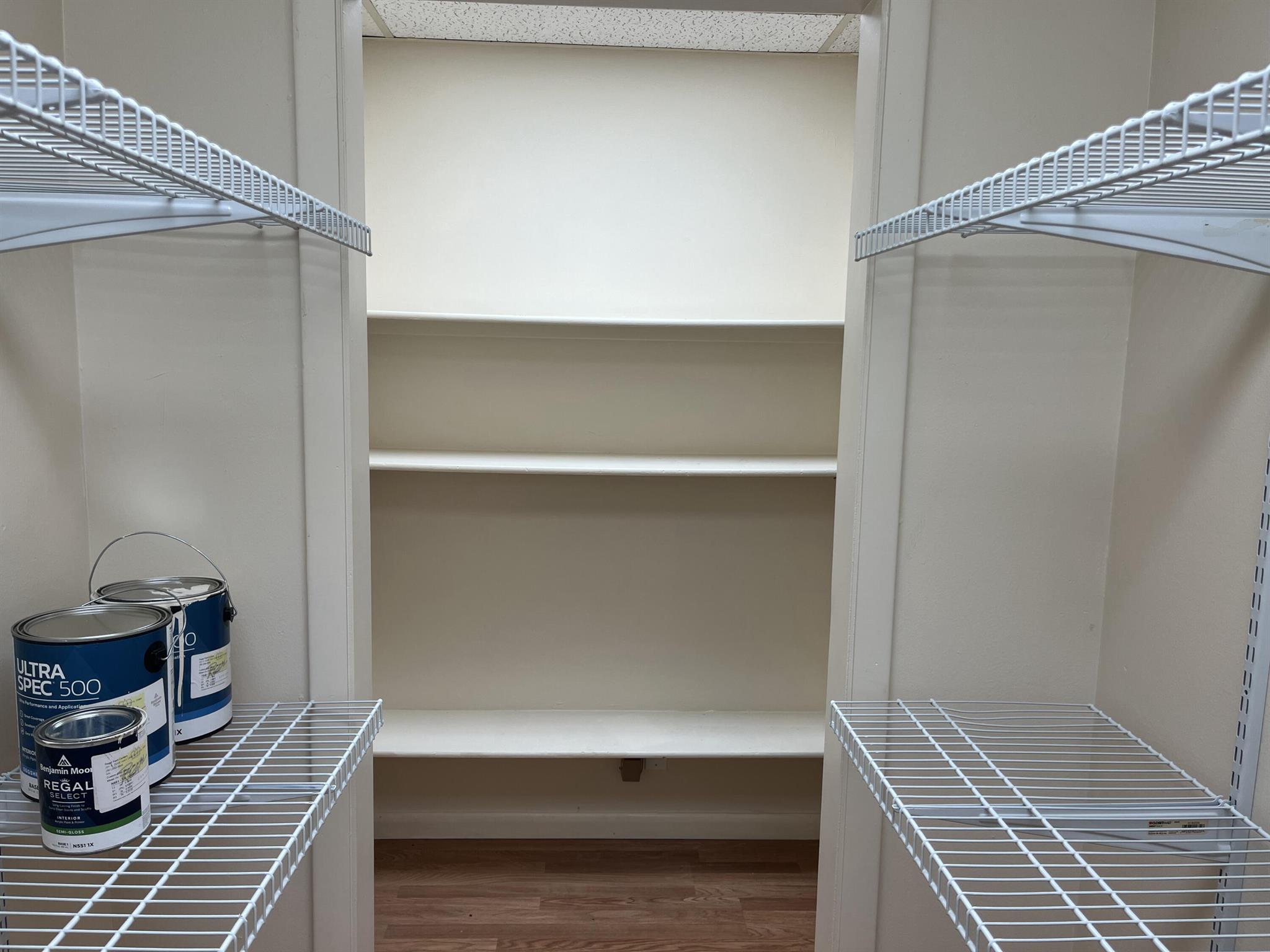 SAUNDERS - Commercial Lease