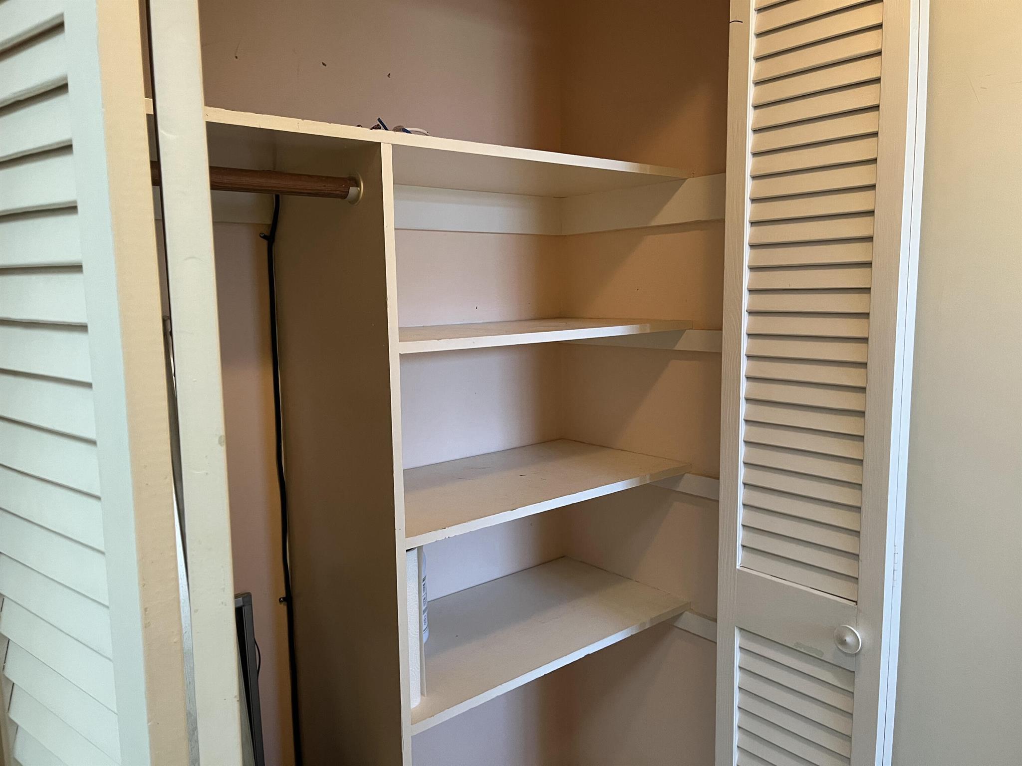 SAUNDERS - Commercial Lease