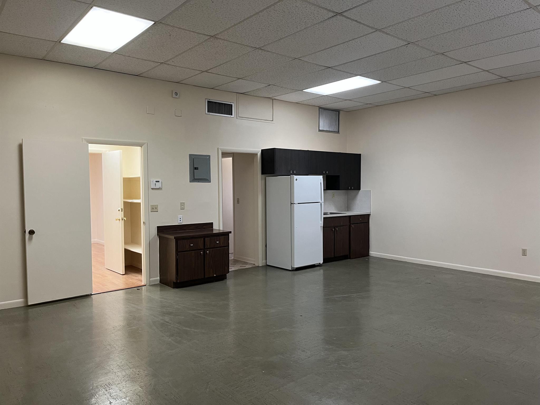 SAUNDERS - Commercial Lease