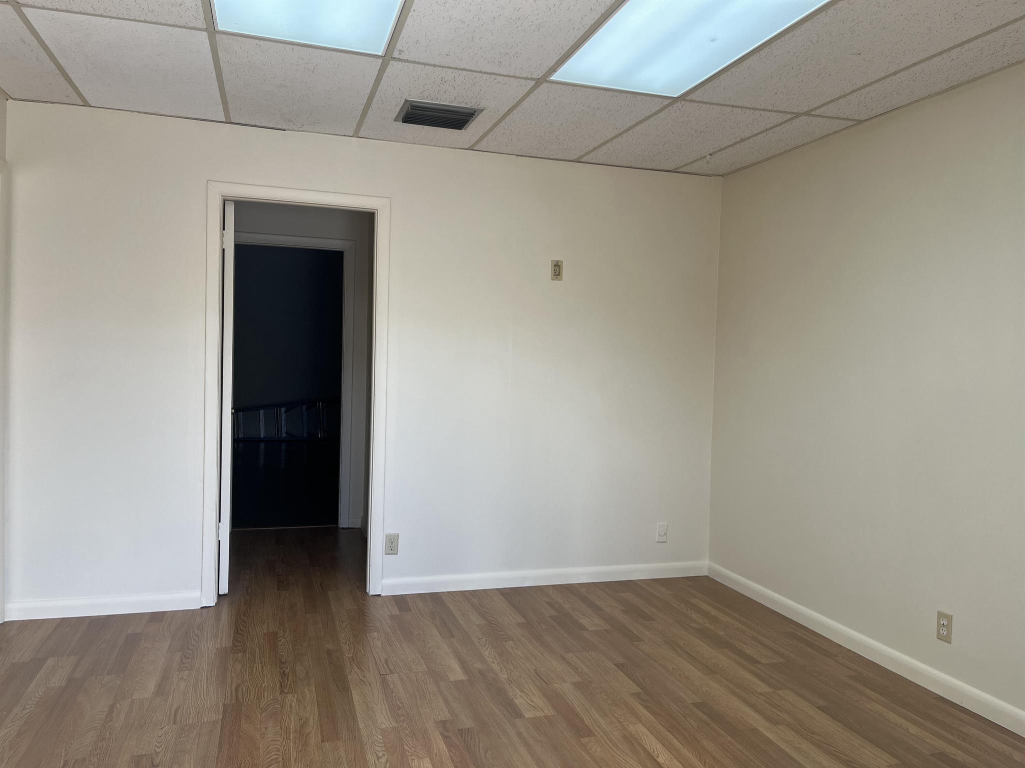 SAUNDERS - Commercial Lease