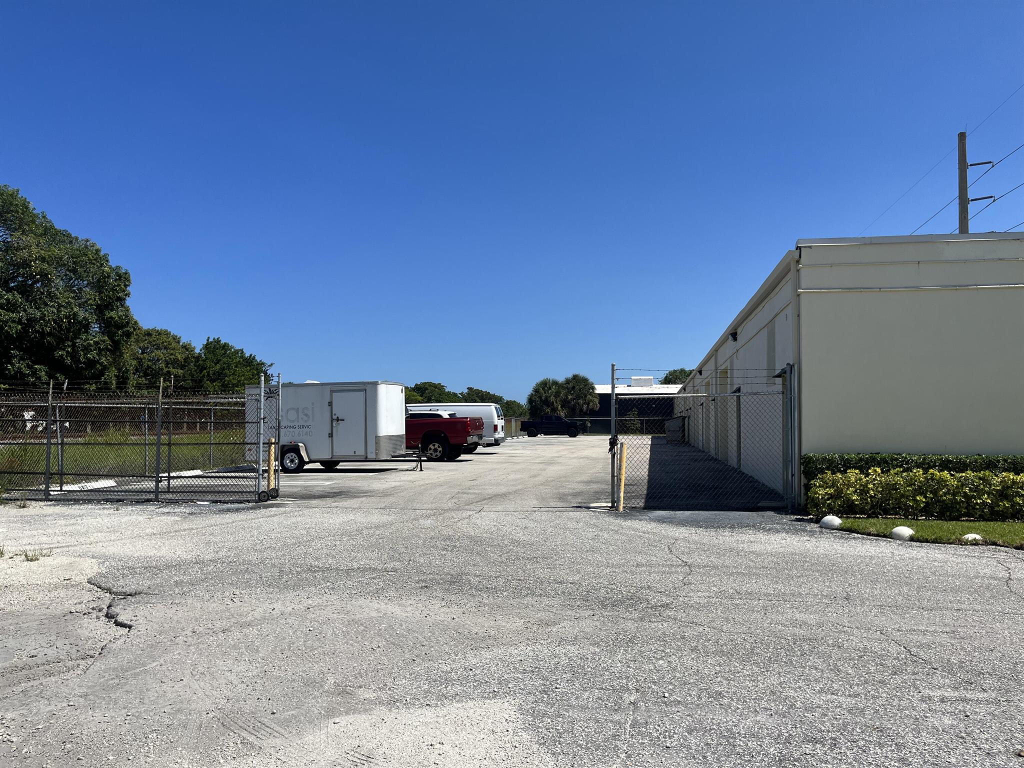 SAUNDERS - Commercial Lease