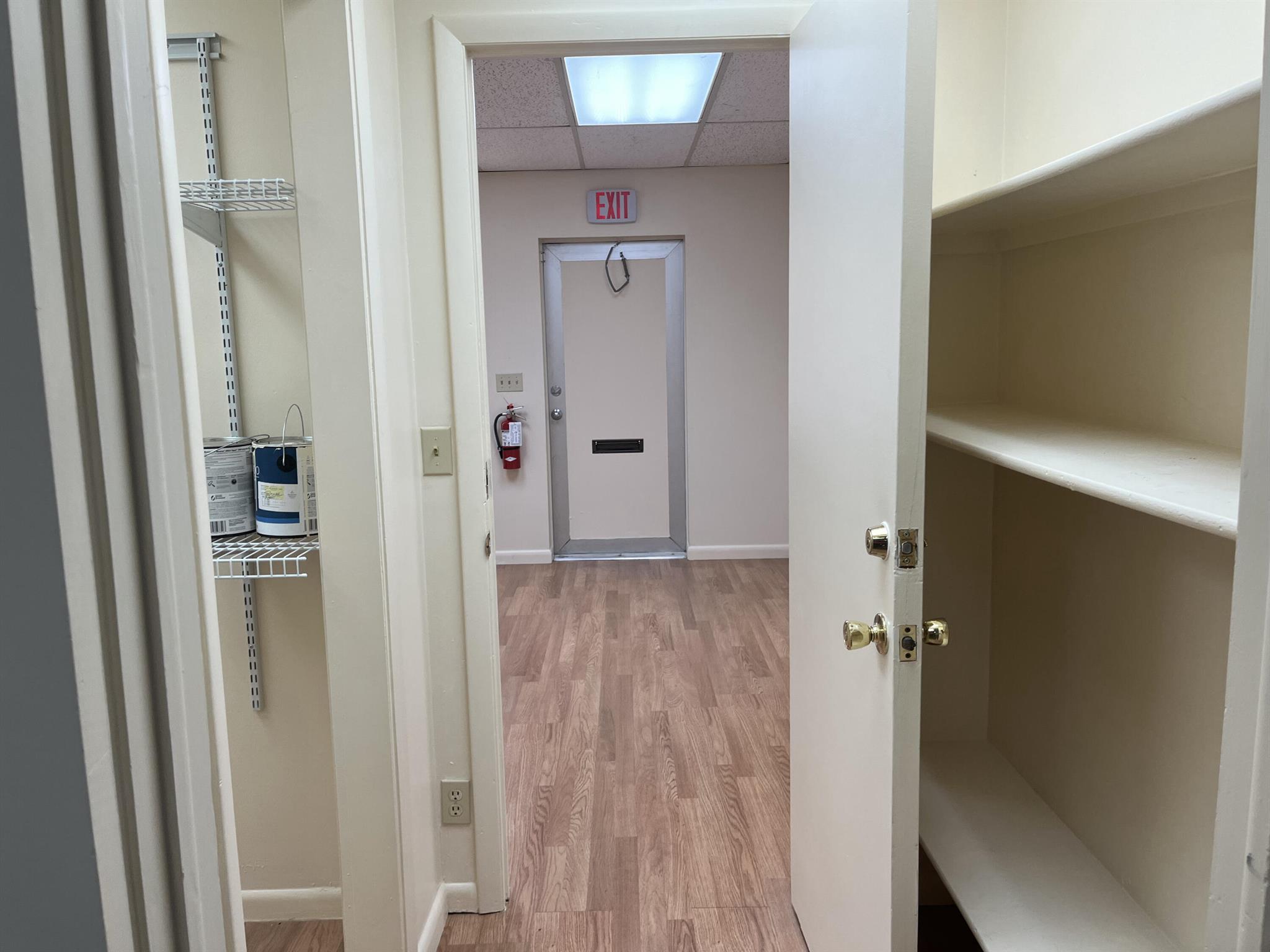 SAUNDERS - Commercial Lease