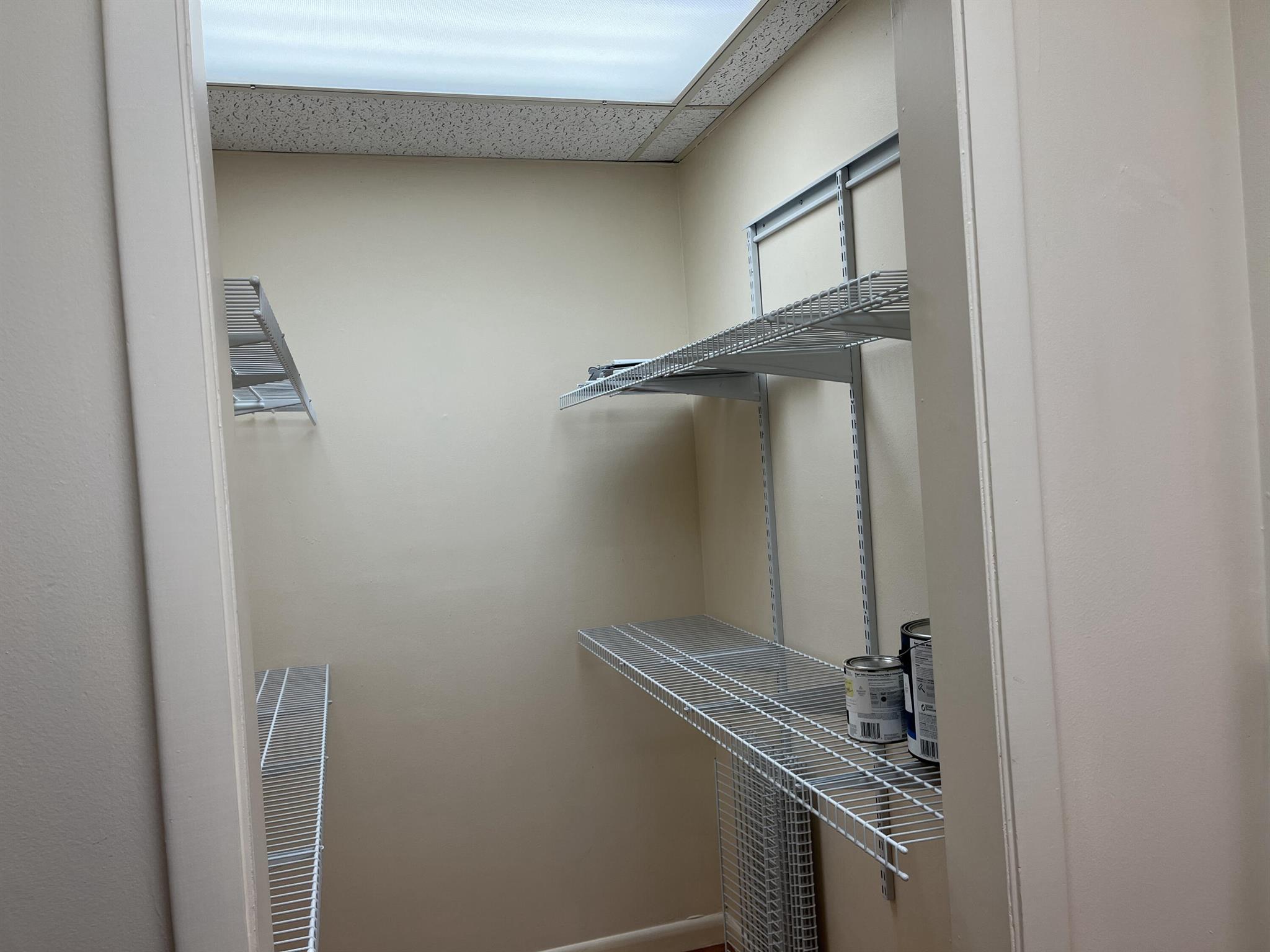 SAUNDERS - Commercial Lease