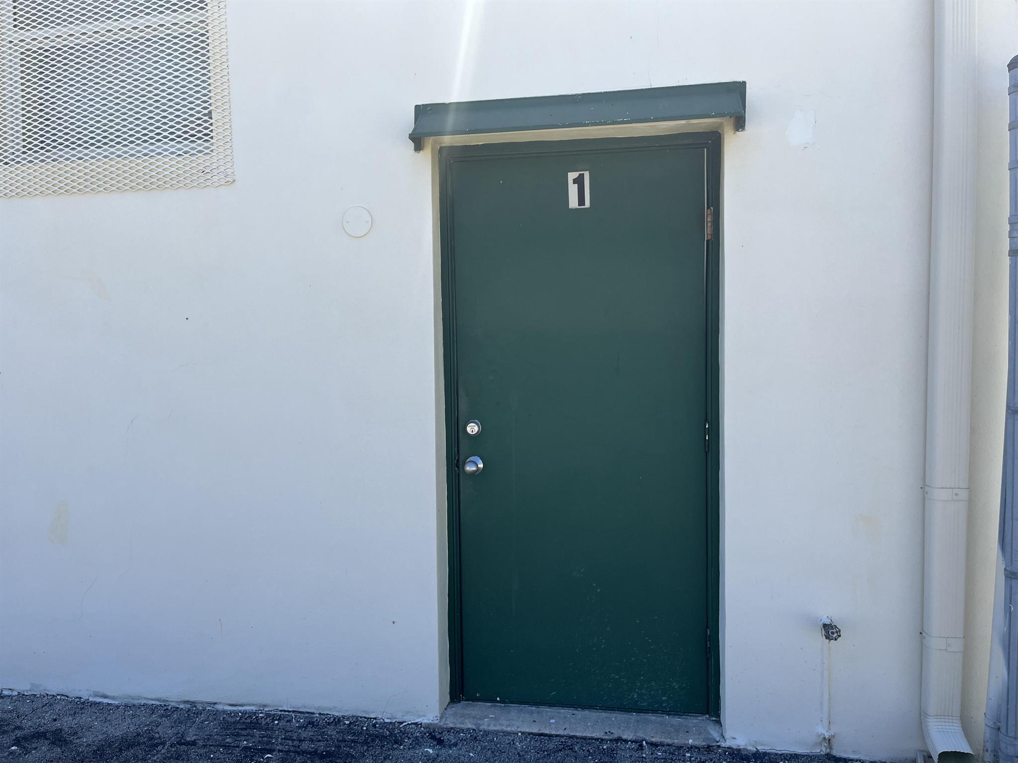 SAUNDERS - Commercial Lease