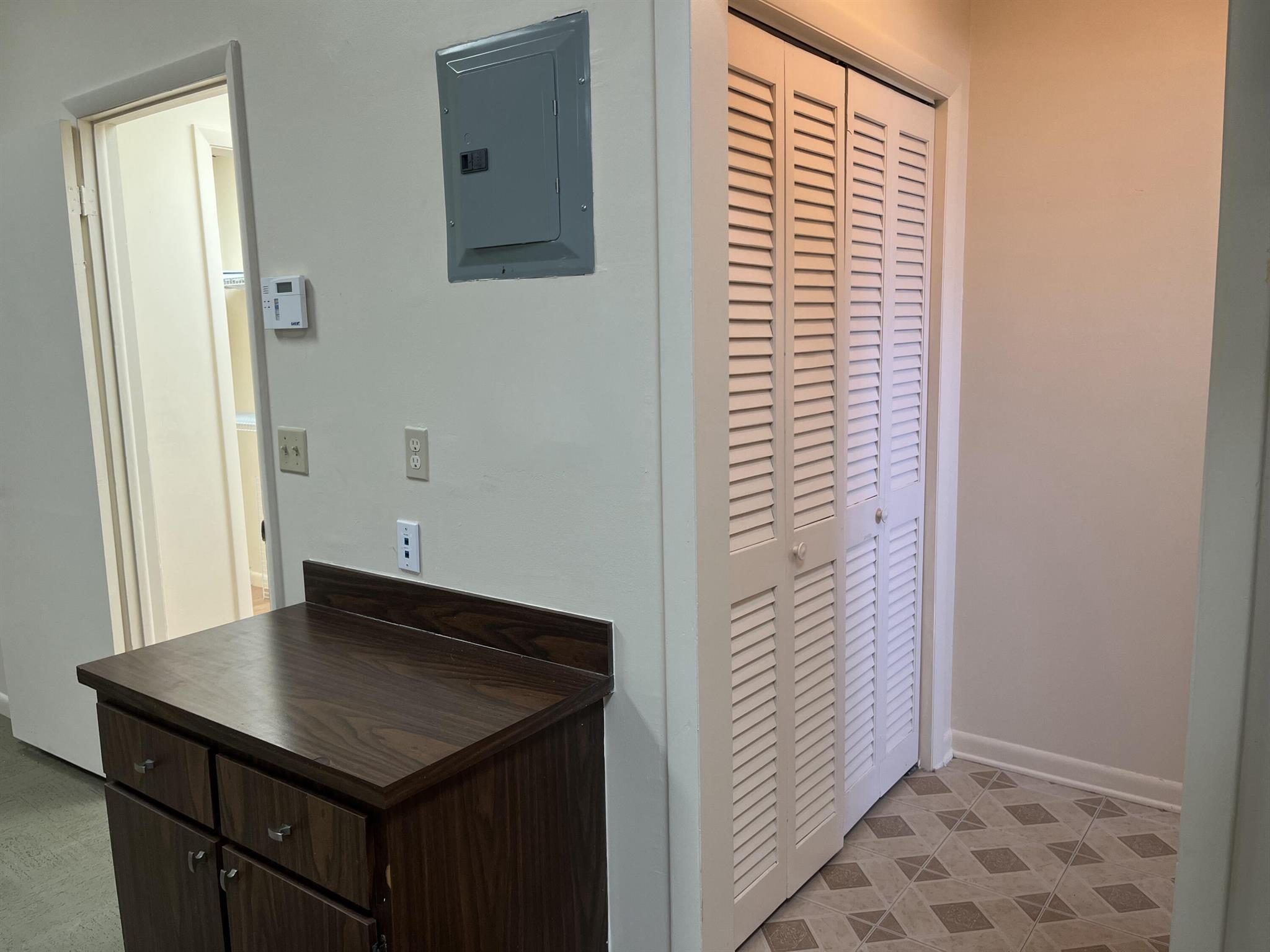 SAUNDERS - Commercial Lease