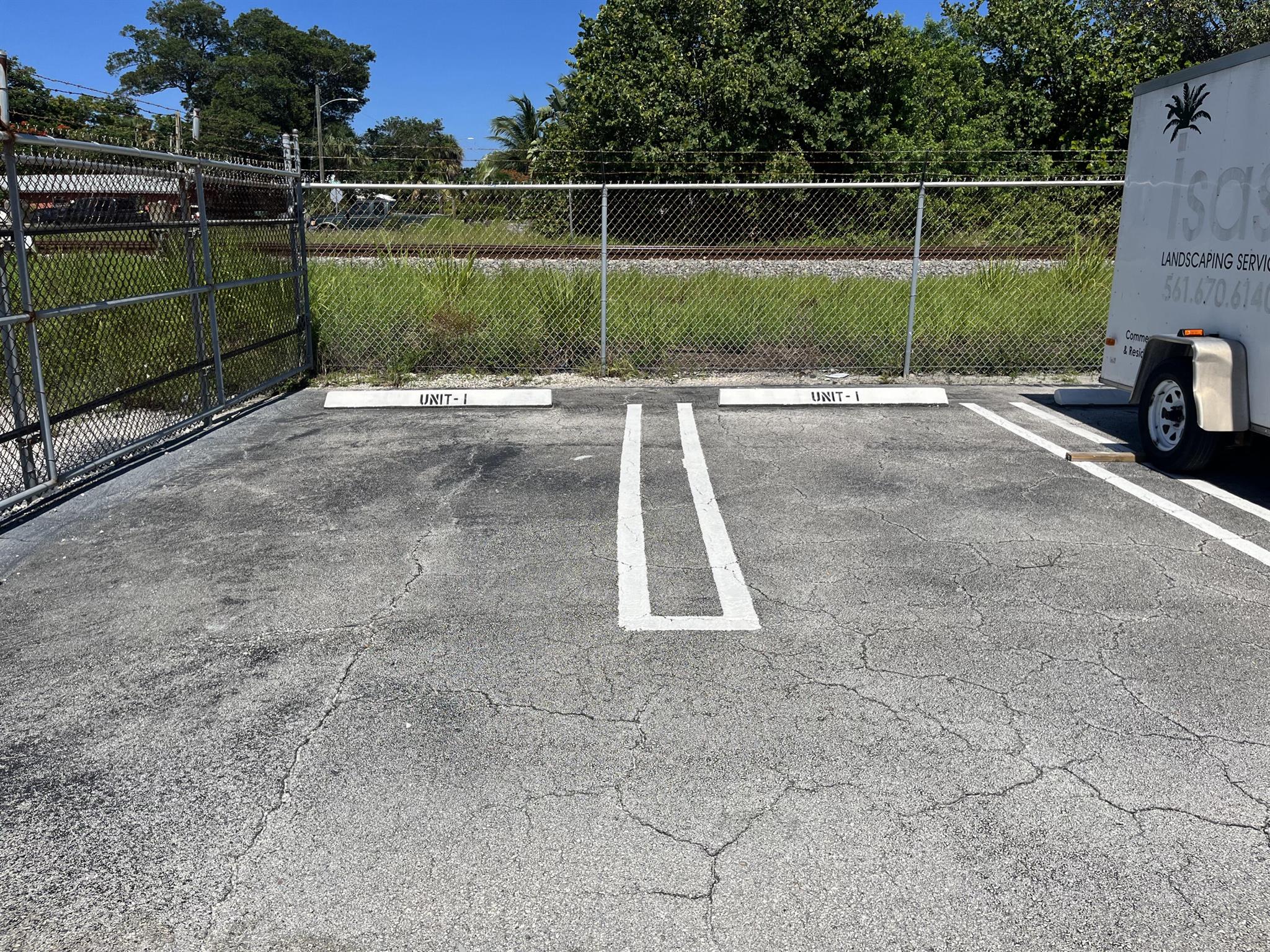 SAUNDERS - Commercial Lease