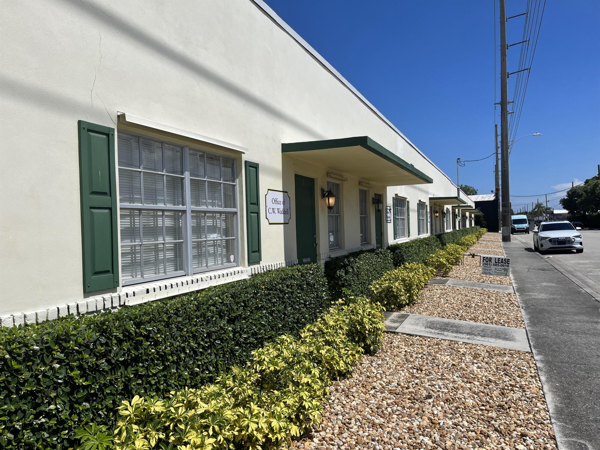 SAUNDERS - Commercial Lease