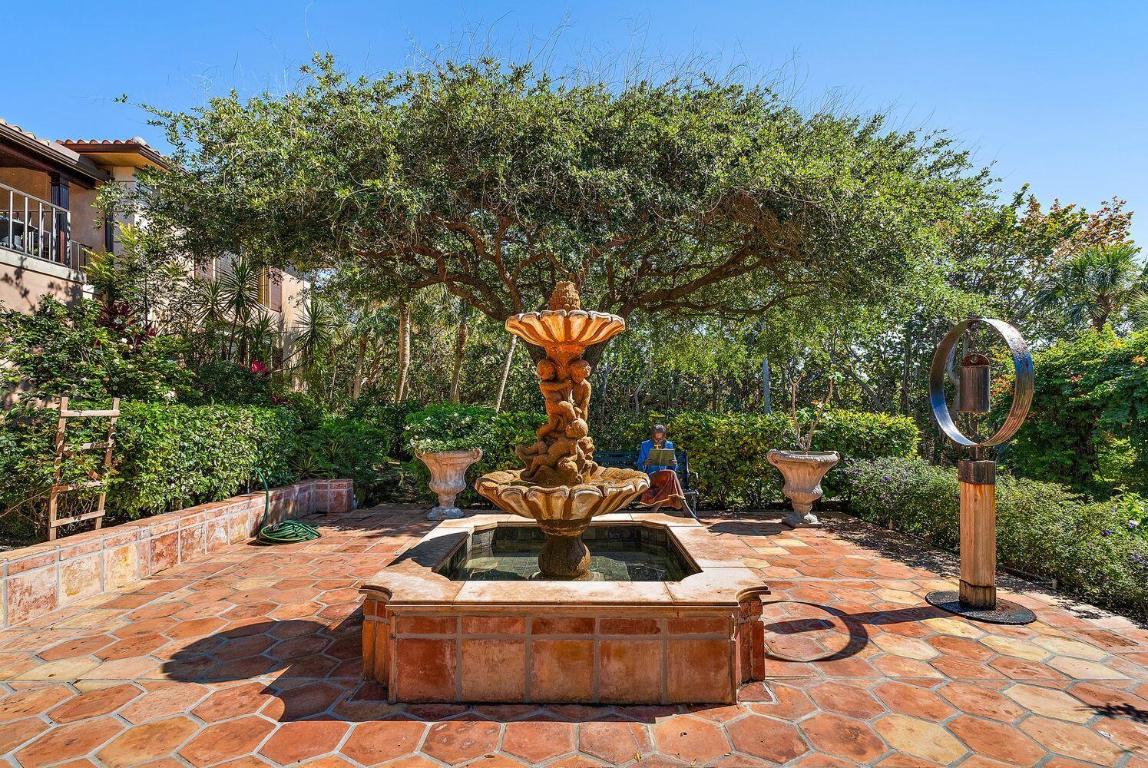 Blowing Rocks - Residential