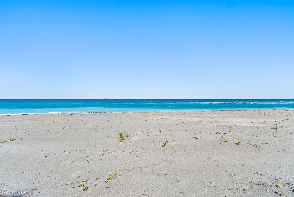Blowing Rocks - Residential