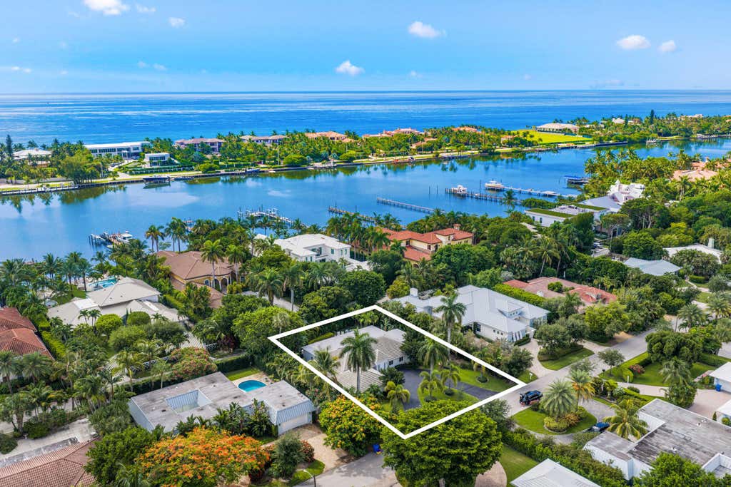 Photo of 1386 S Atlantic Drive, Lantana, FL 33462 (MLS # B26049061)