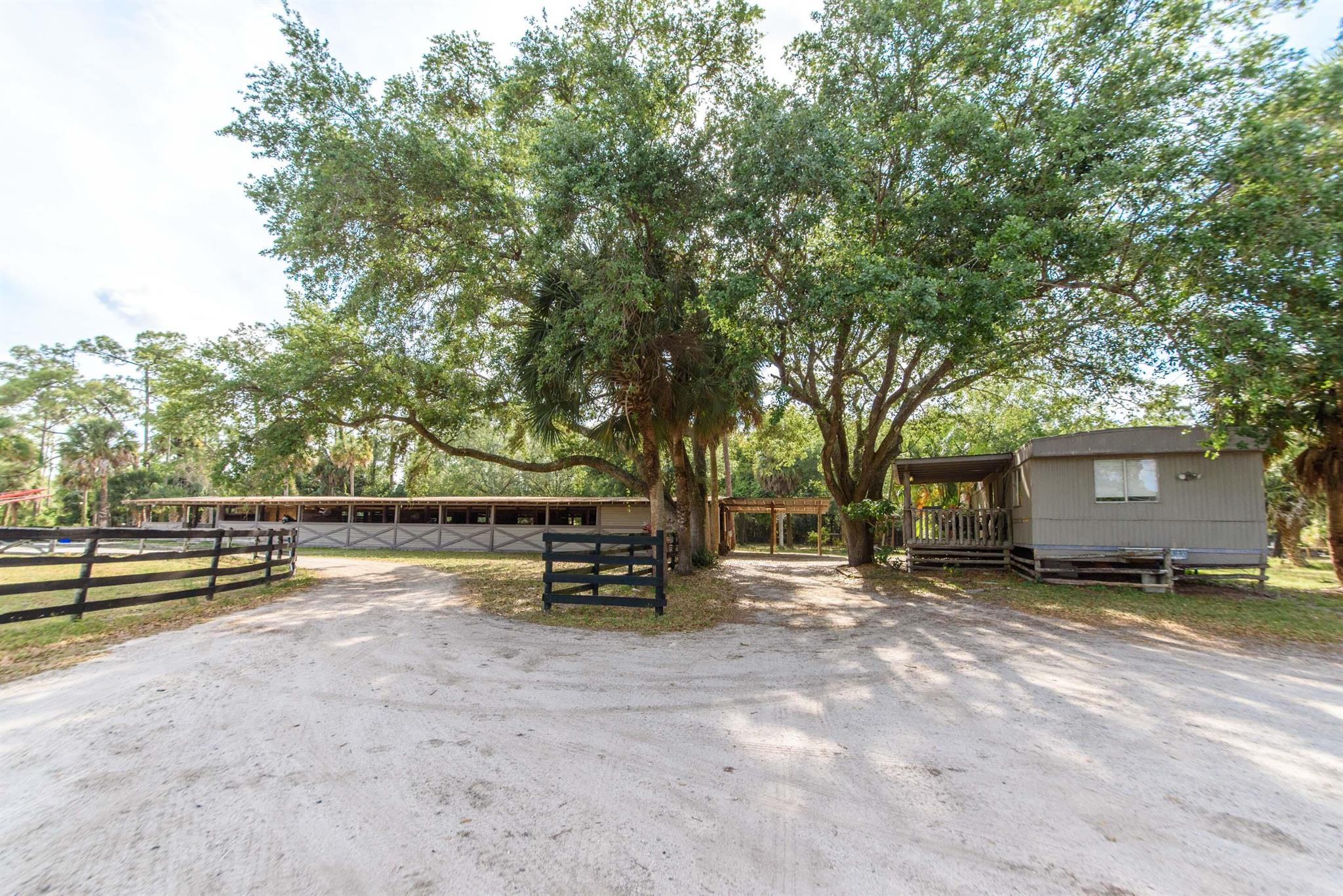 LOXAHATCHEE GROVES - Land