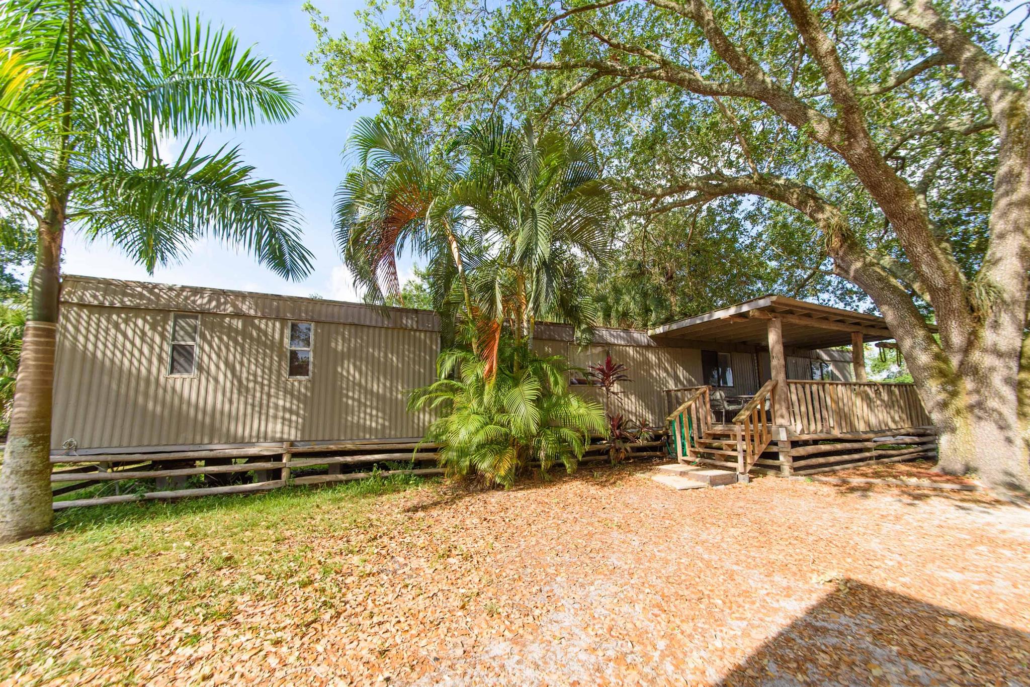 LOXAHATCHEE GROVES - Land