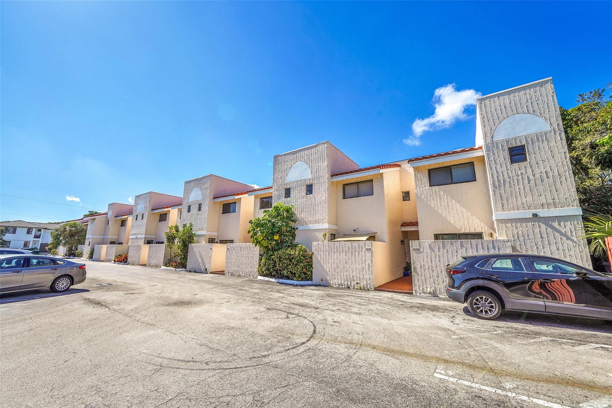 225 SE 11th Ave 225