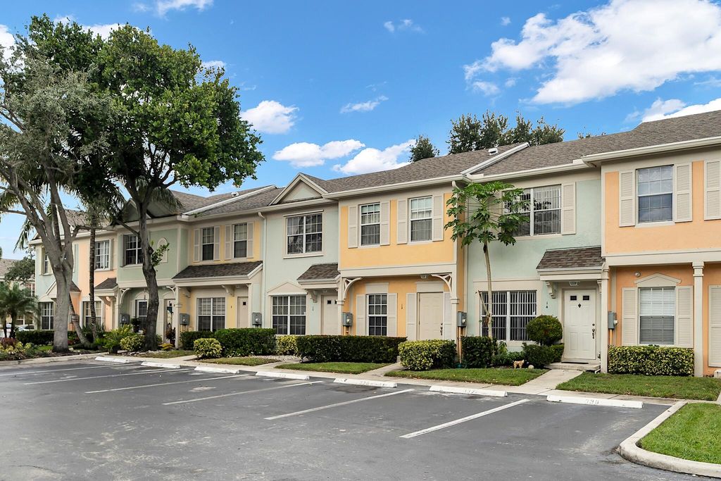 Photo of 12 Fleming Court, Weston, FL 33326 (MLS # R11135317)