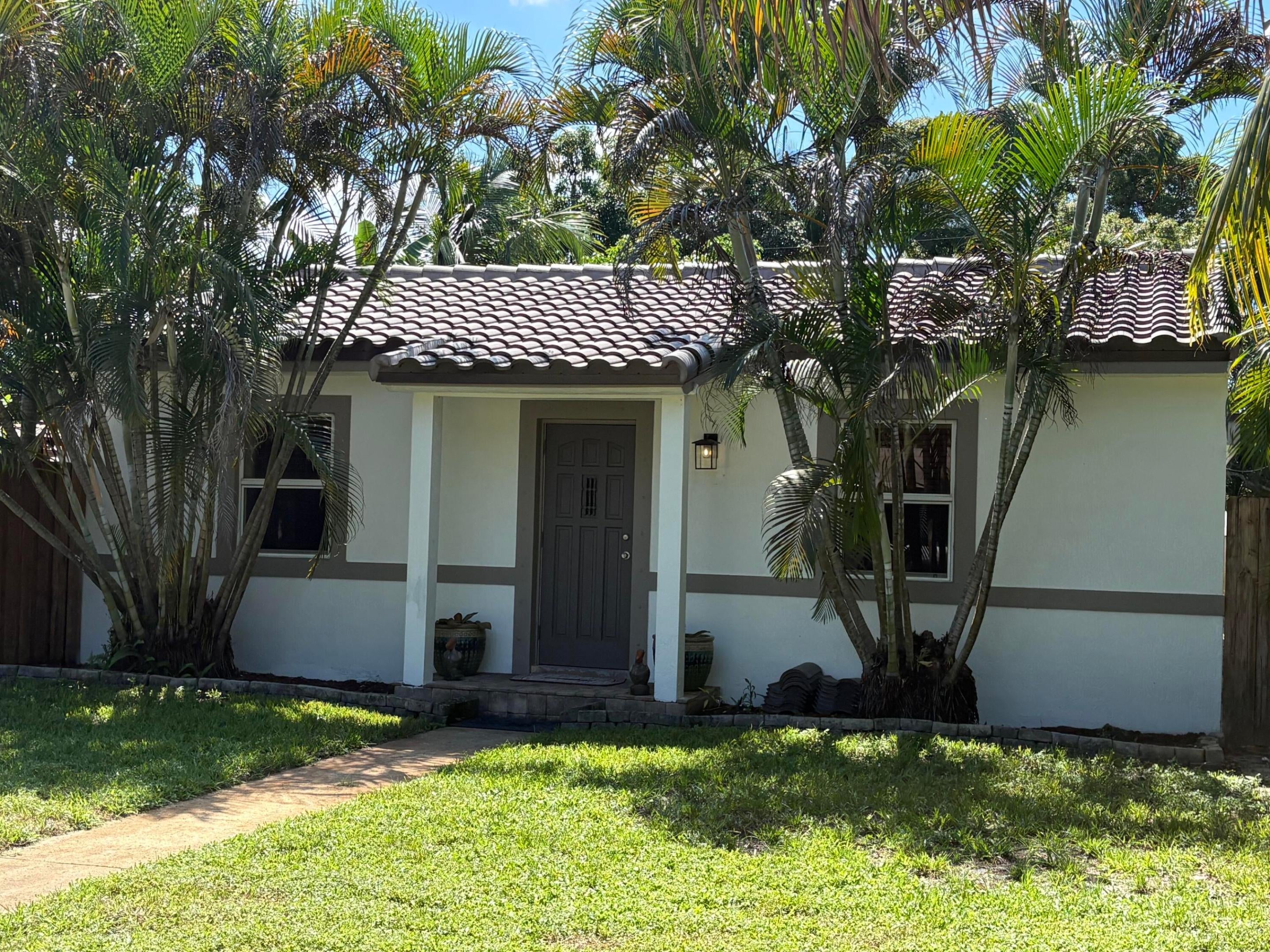 820 SW 18th Court