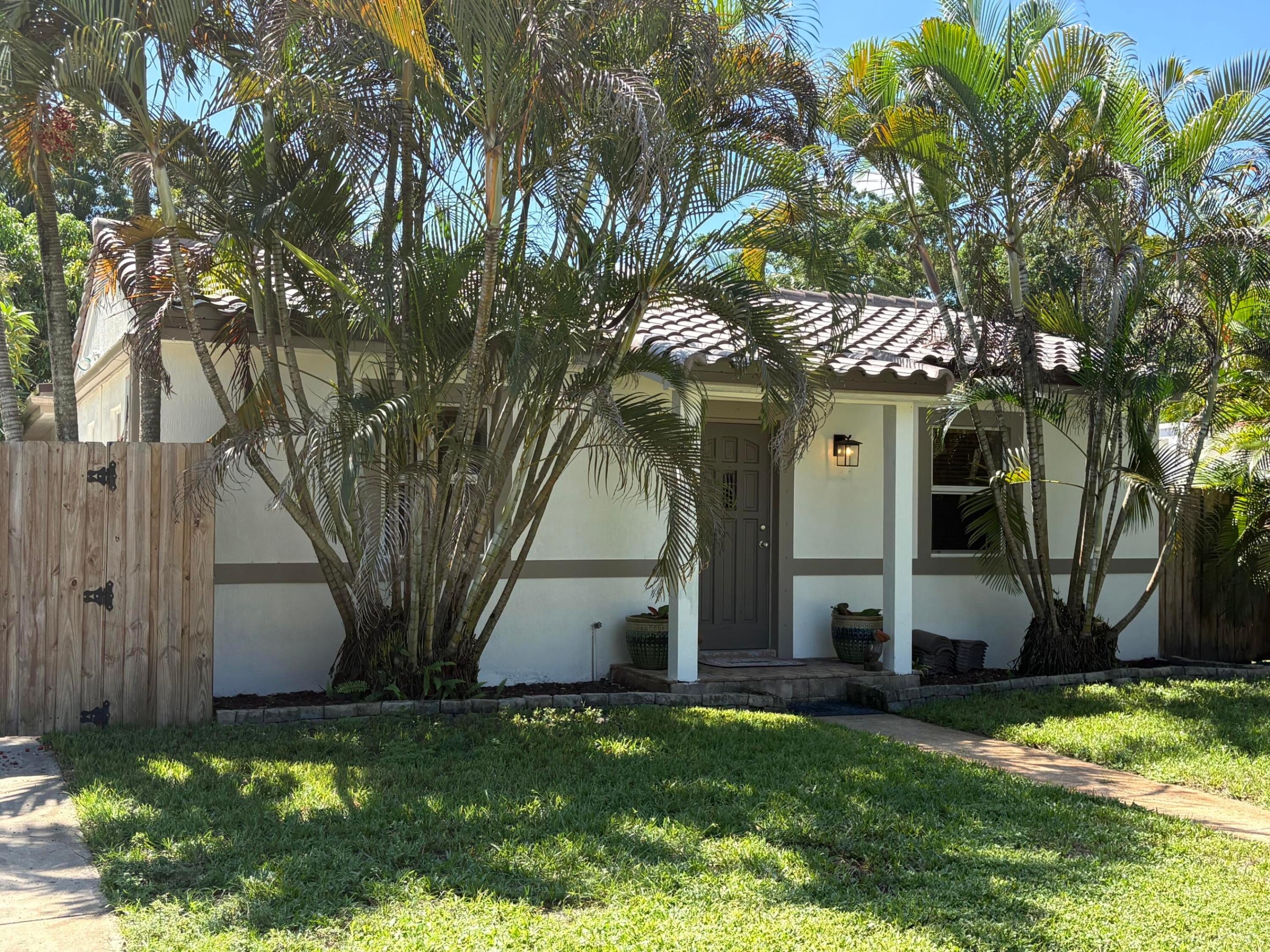 820 SW 18th Court