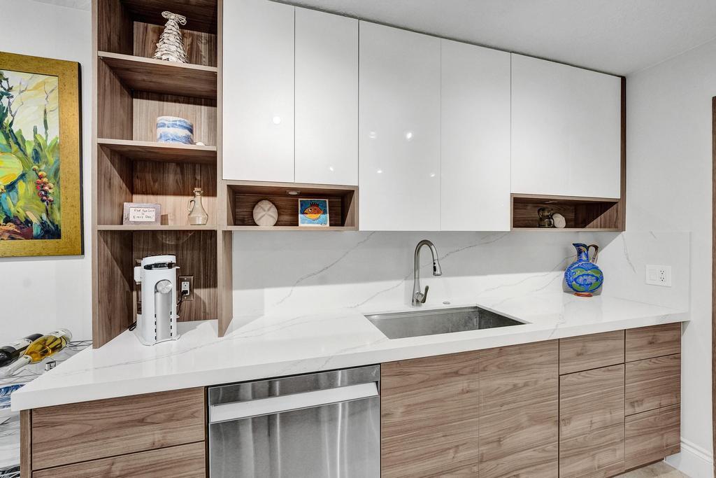 PORTA BELLA TOWNHOUSE CONDO - Residential