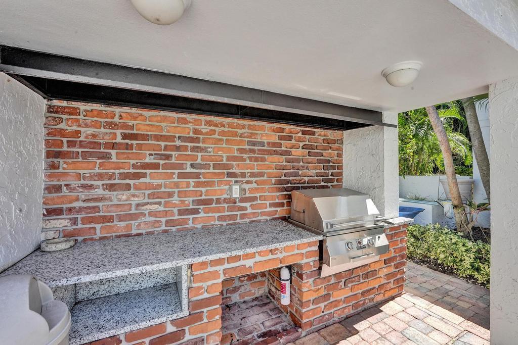 PORTA BELLA TOWNHOUSE CONDO - Residential