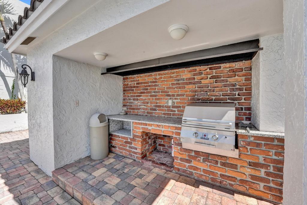 PORTA BELLA TOWNHOUSE CONDO - Residential