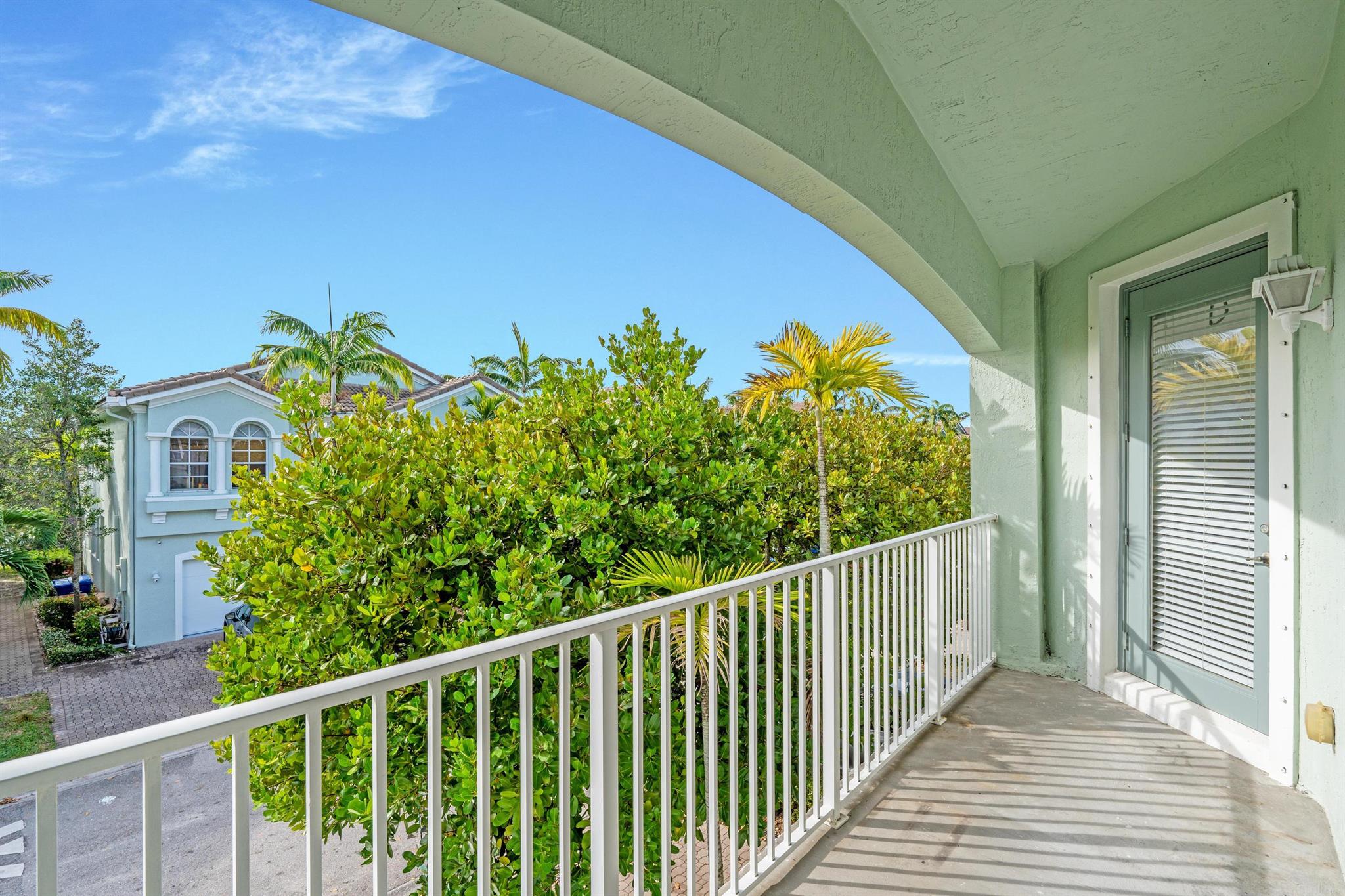 3156 Laurel Ridge Circle