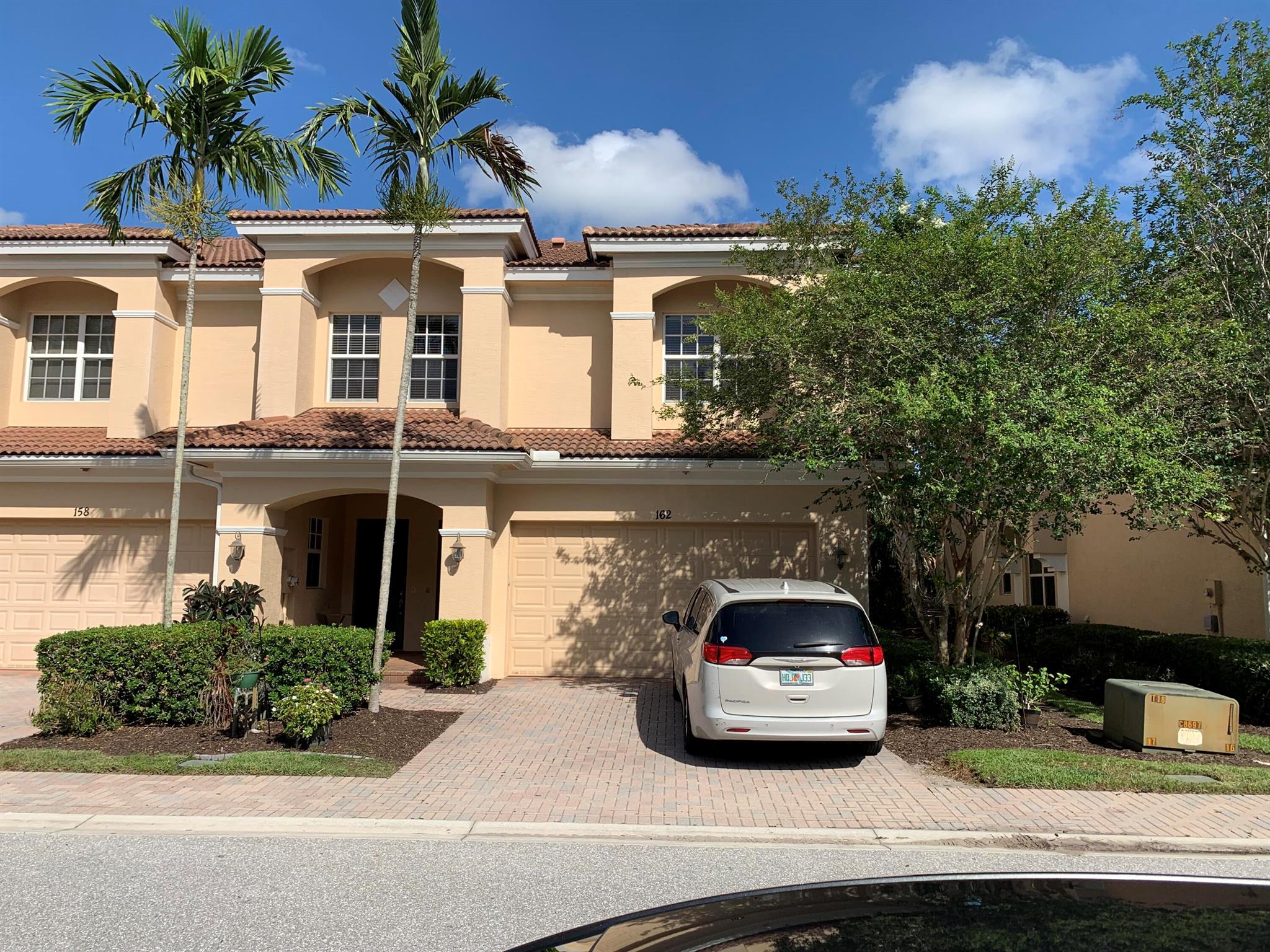 GATED COMMUNITY, HUGE 2164' TOWNHOME THAT LIVES LIKE A HOUSE. END UNIT WITH EXTRA WINDOWS. 42' CABINETTES, GRANITE, STAINLESS, ALL TILE DOWN STAIRS . OPEN LARGE ROOMS, COVERED PATIO AND PRIVATE BACK YARD AREA. MASTER HAS HUGE WALK IN CLOSET WITH BUILT INS, ROMAN TUB SEP SHOWER. 16X16 LOFT ARE FOR 2ND TV ROOM OR OFFICE. BIG 2 CAR GARAGE, VOLUME CEILINGS UPSTAIRS AND DOWN 9'8'',,.. GREAT LOCATION. ALL SIZES APPROX. 625 MINIMUM CREDIT REQUIRED FOIOR ADULTS .. NO EXCEPTIONS.LARGE COMMUNITY POOL, BASKETBALL, KIDS PLAYGROUND...