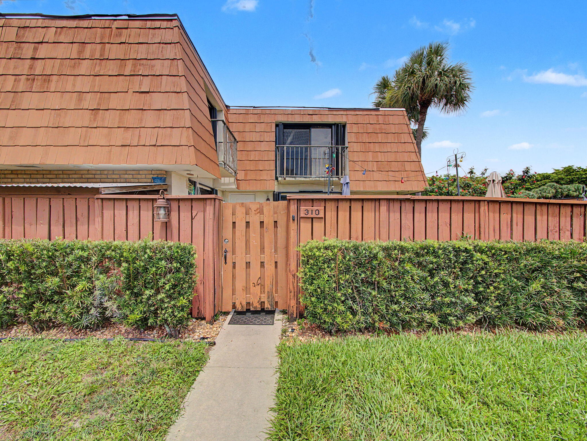 310 Buttonwood Lane