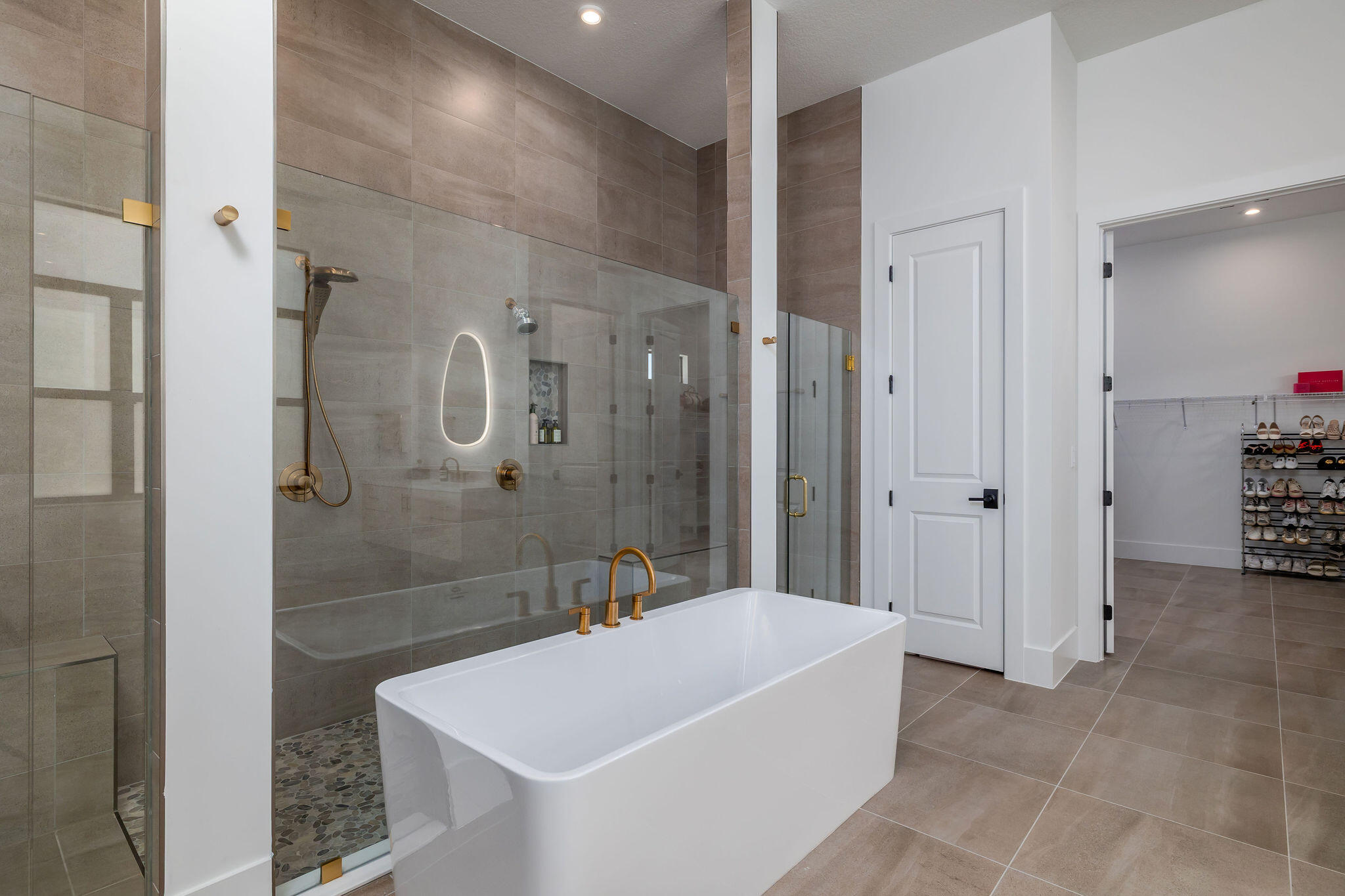 ASTOR CREEK - Residential