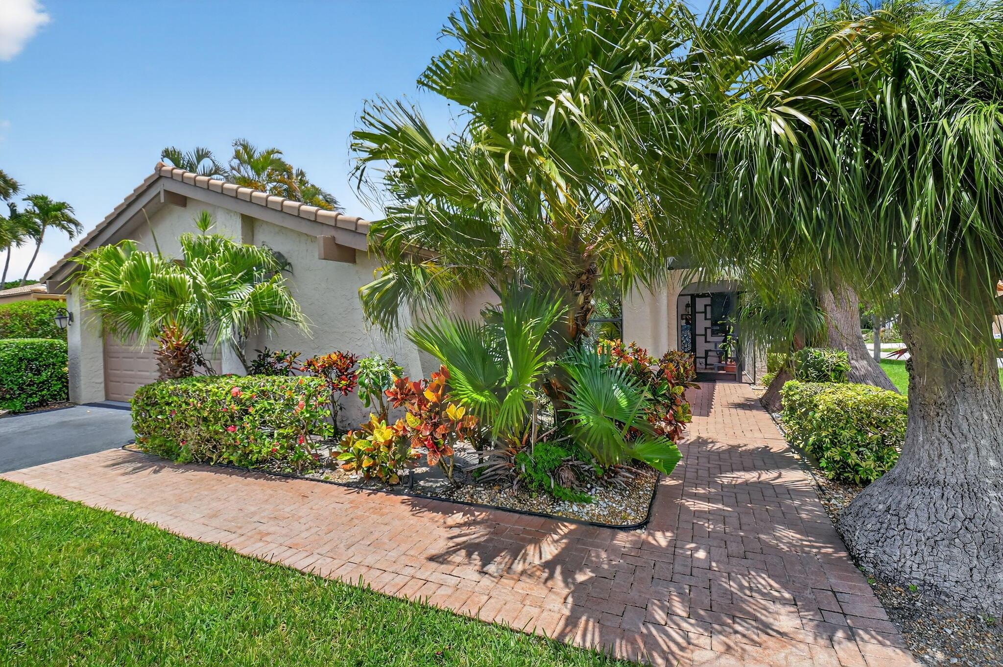 5743 Lakeview Mews Circle