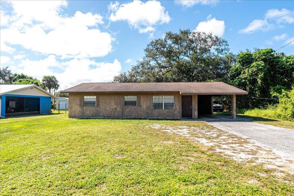 Photo of 2695 Mohawk Avenue, Fort Pierce, FL 34946 (MLS # R11134019)