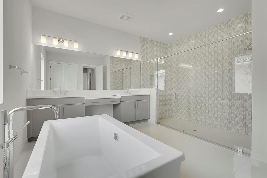 Photo of 9341 Crestview Circle, Palm Beach Gardens, FL 33412 (MLS # R11134718)