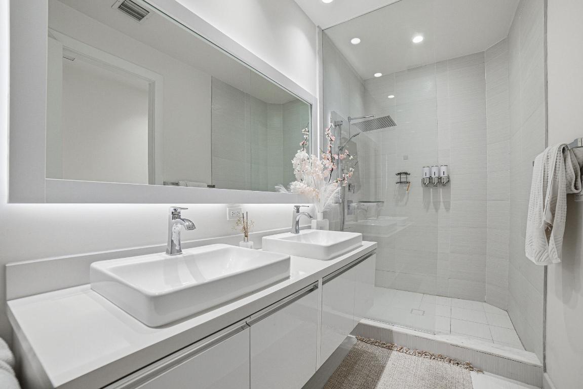 LANDMARK AT DORAL CONDO NO 2 - Residential