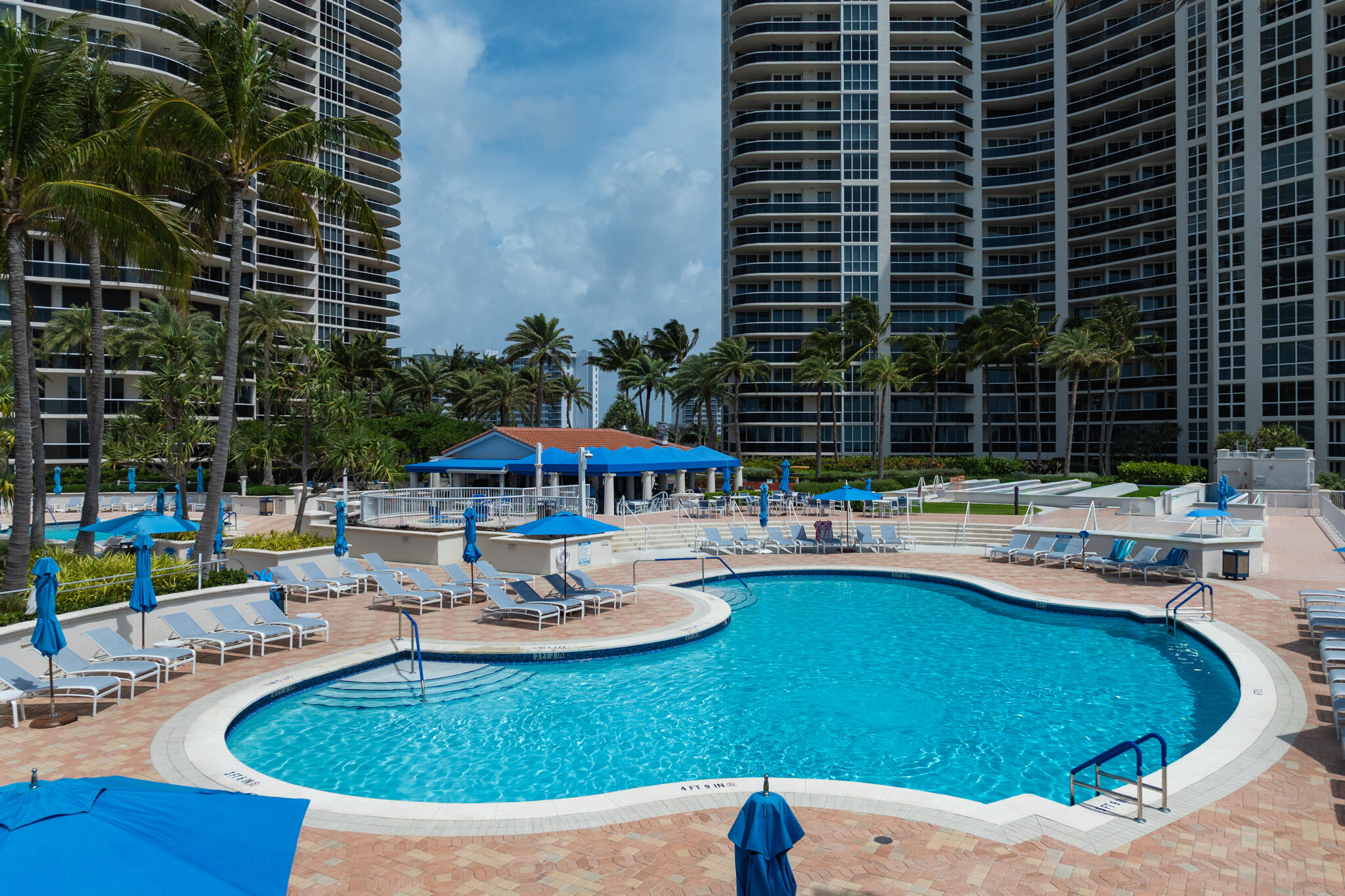 LHERMITAGE I CONDOMINIUM - Residential