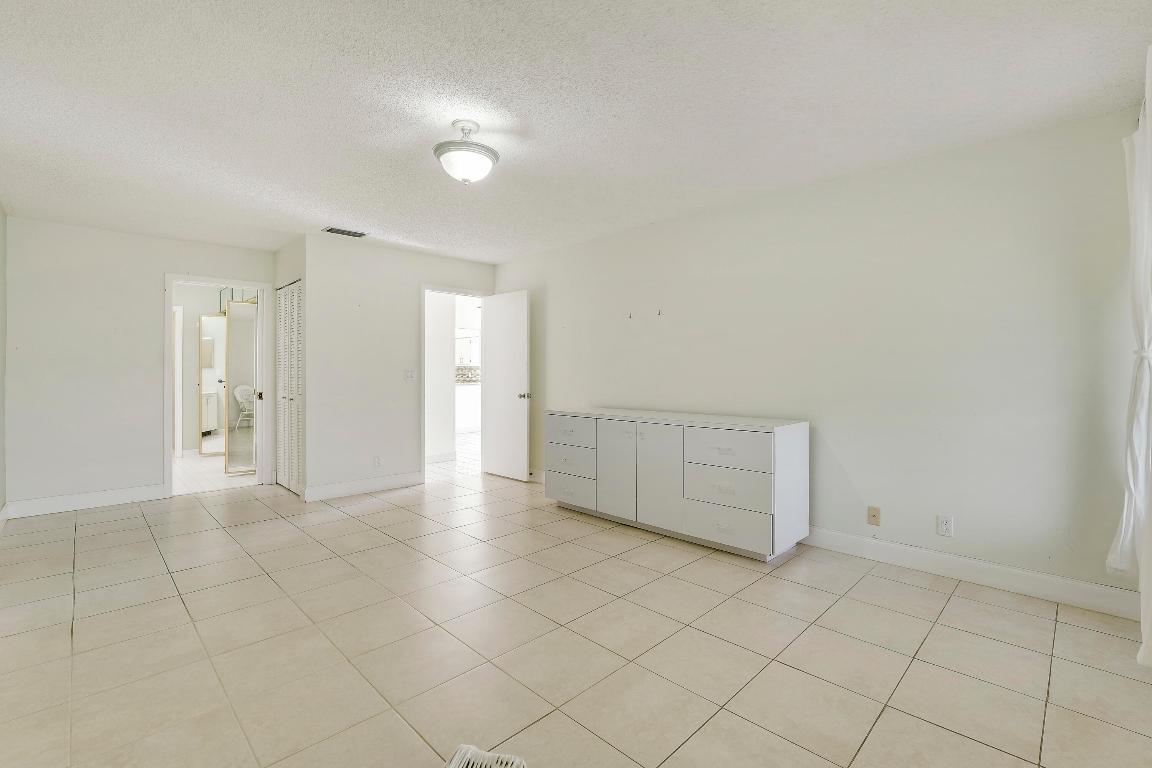 PALM GREENS AT VILLA DEL RAY CONDO II - Residential