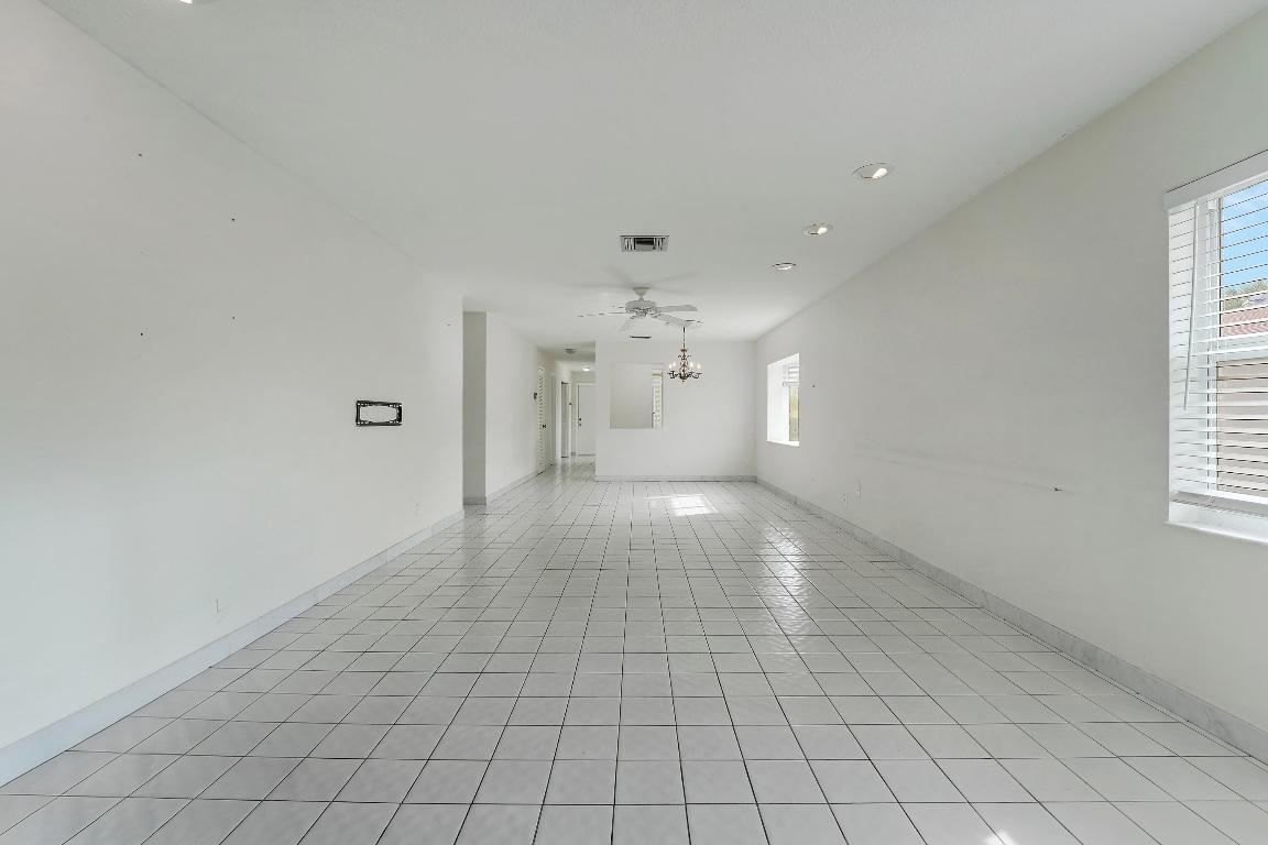 PALM GREENS AT VILLA DEL RAY CONDO II - Residential