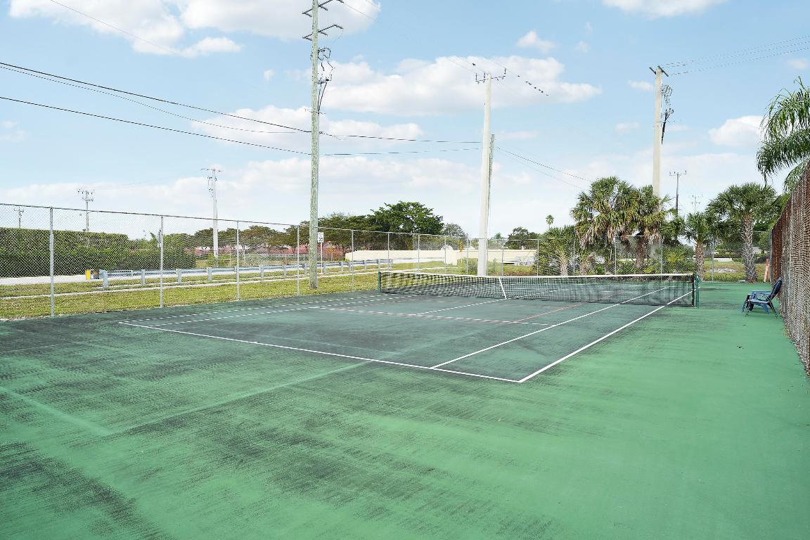 PALM GREENS AT VILLA DEL RAY CONDO II - Residential