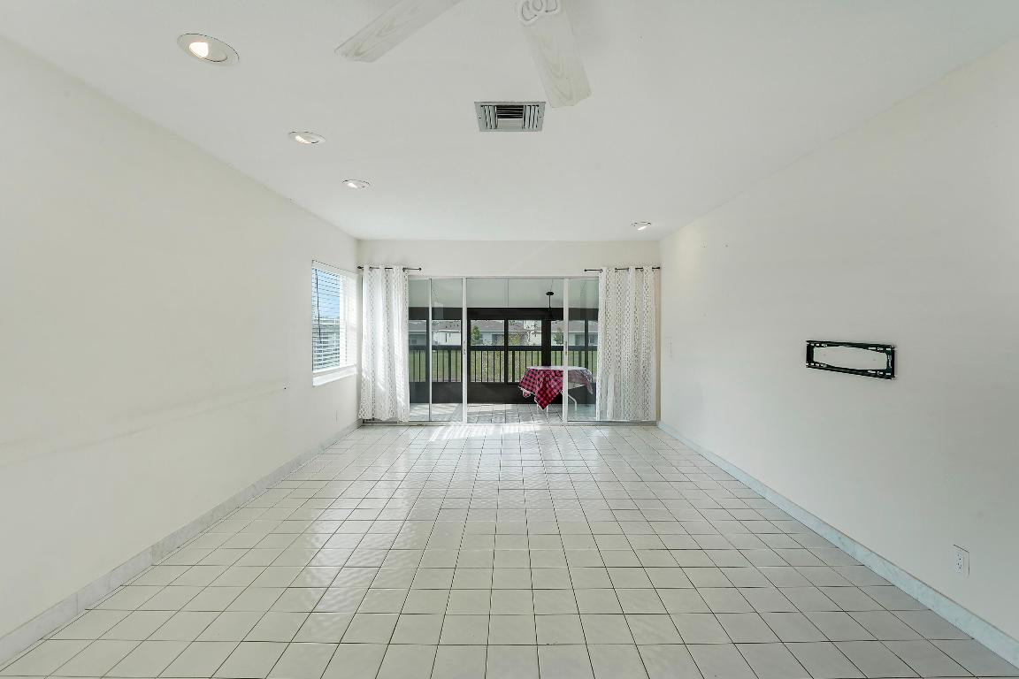 PALM GREENS AT VILLA DEL RAY CONDO II - Residential