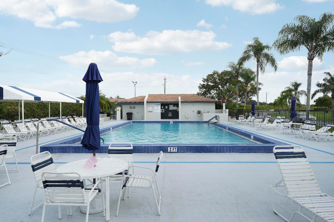 PALM GREENS AT VILLA DEL RAY CONDO II - Residential