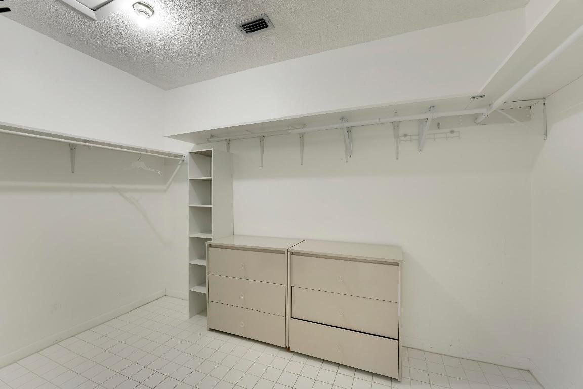 PALM GREENS AT VILLA DEL RAY CONDO II - Residential